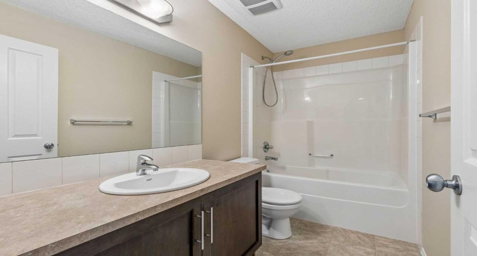 105 Drake Landing Common, Okotoks, Alberta T1S 0C9, 4 Bedrooms Bedrooms, ,3 BathroomsBathrooms,Residential,For Sale,Drake Landing,A2315297