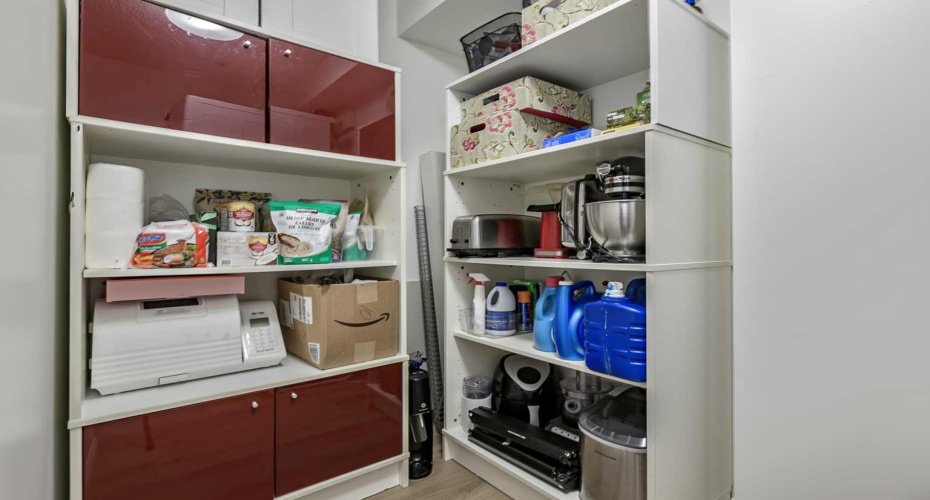 Oversized laundry/storage room