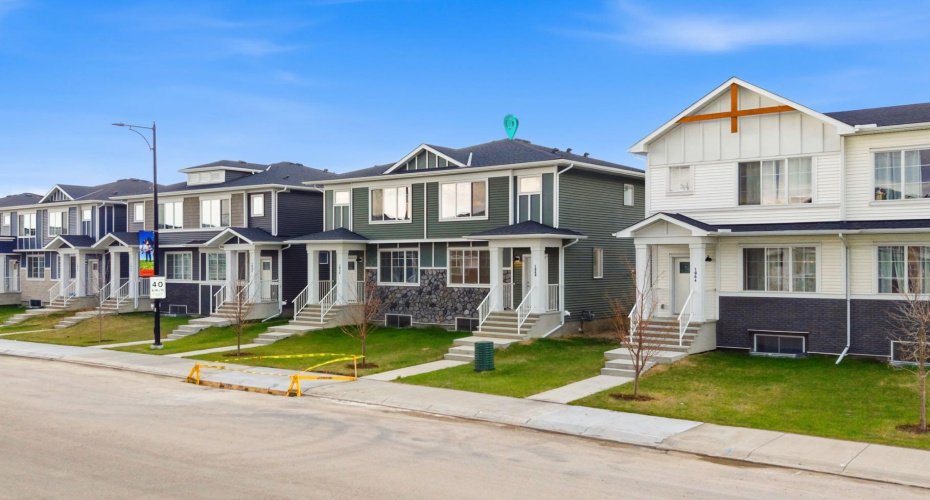 1060 West Lakeview Drive, Chestermere, Alberta T1X 2T3, 3 Bedrooms Bedrooms, ,3 BathroomsBathrooms,Residential,For Sale,West Lakeview,A2314427