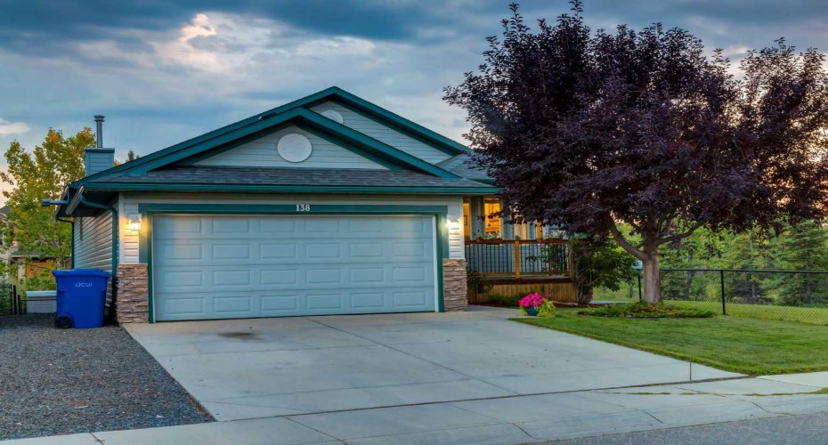 138 West Creek Springs, Chestermere, Alberta T1X 1N8, 4 Bedrooms Bedrooms, ,3 BathroomsBathrooms,Residential,For Sale,West Creek,A2313313