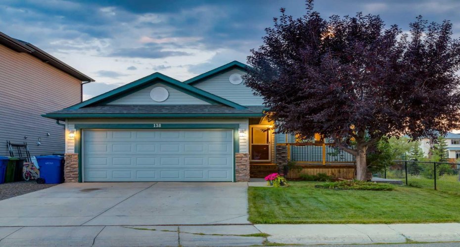 138 West Creek Springs, Chestermere, Alberta T1X 1N8, 4 Bedrooms Bedrooms, ,3 BathroomsBathrooms,Residential,For Sale,West Creek,A2313313