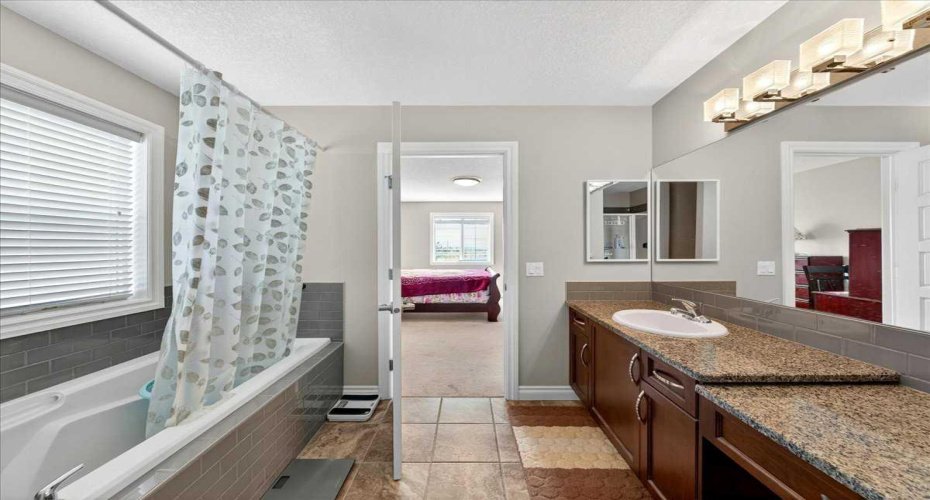 248 Rainbow Falls Way, Chestermere, Alberta T1X 0S9, 4 Bedrooms Bedrooms, ,3 BathroomsBathrooms,Residential,For Sale,Rainbow Falls,A2315501
