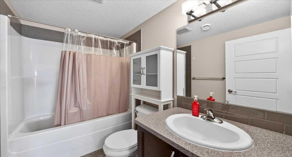 248 Rainbow Falls Way, Chestermere, Alberta T1X 0S9, 4 Bedrooms Bedrooms, ,3 BathroomsBathrooms,Residential,For Sale,Rainbow Falls,A2315501