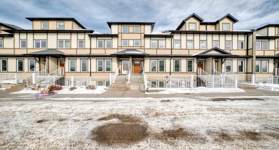 50 Westland Road, Okotoks, Alberta T1S 2G4, 2 Bedrooms Bedrooms, ,3 BathroomsBathrooms,Residential,For Sale,Westland,A2315618