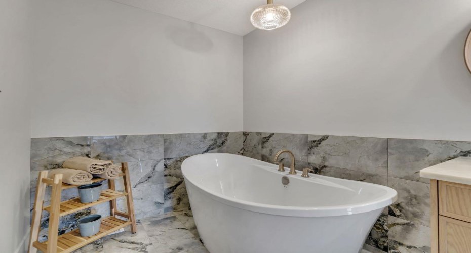 Free standing tub