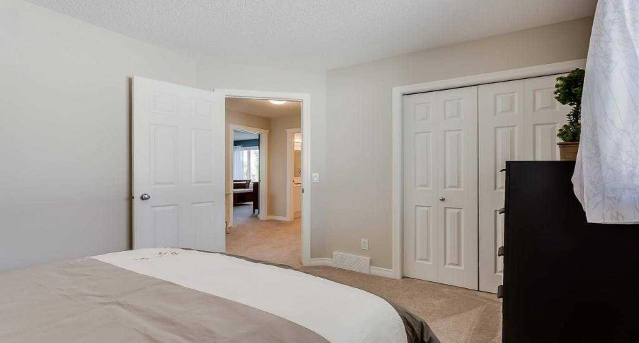 249 West Lakeview Place, Chestermere, Alberta T1X1K4, 3 Bedrooms Bedrooms, ,4 BathroomsBathrooms,Residential,For Sale,West Lakeview,A2314894