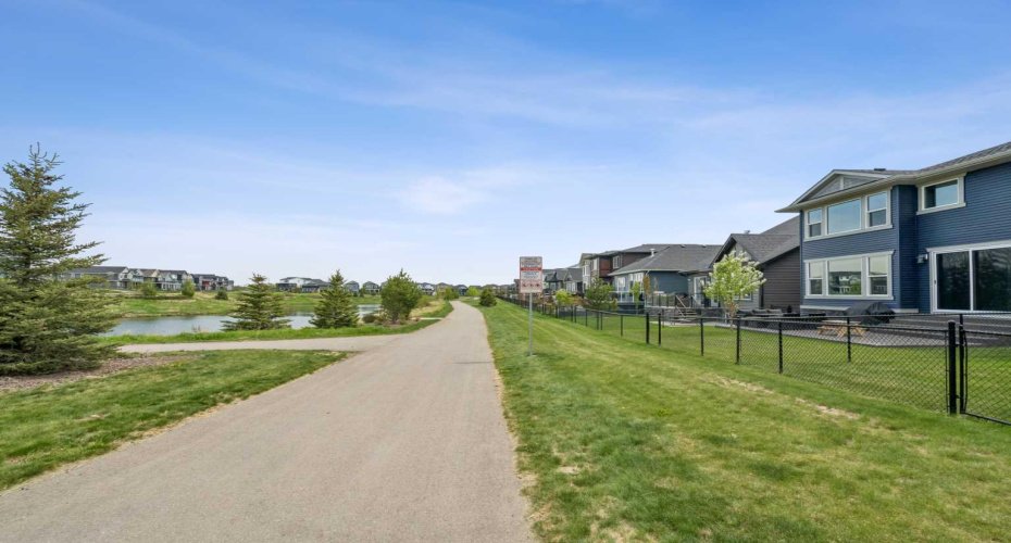4 Highwood Drive, Okotoks, Alberta T1S5S3, 4 Bedrooms Bedrooms, ,3 BathroomsBathrooms,Residential,For Sale,Highwood,A2315373