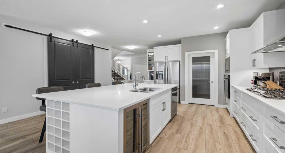 4 Highwood Drive, Okotoks, Alberta T1S5S3, 4 Bedrooms Bedrooms, ,3 BathroomsBathrooms,Residential,For Sale,Highwood,A2315373