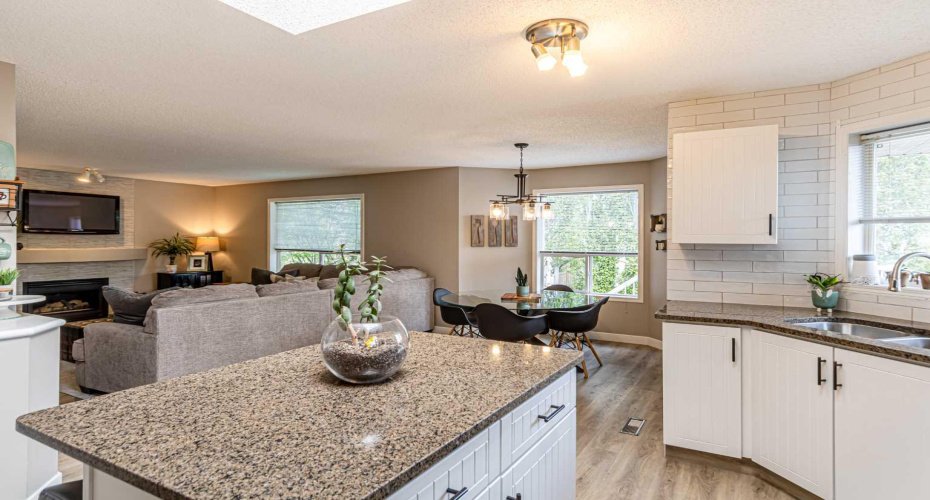 79 West Lakeview Passage, Chestermere, Alberta T1X 1E7, 3 Bedrooms Bedrooms, ,2 BathroomsBathrooms,Residential,For Sale,West Lakeview,A2314882