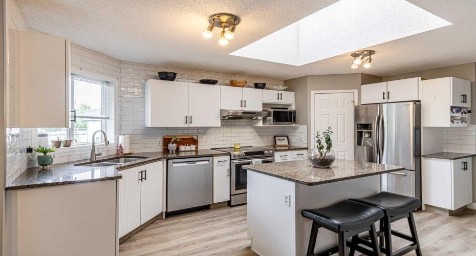 79 West Lakeview Passage, Chestermere, Alberta T1X 1E7, 3 Bedrooms Bedrooms, ,2 BathroomsBathrooms,Residential,For Sale,West Lakeview,A2314882