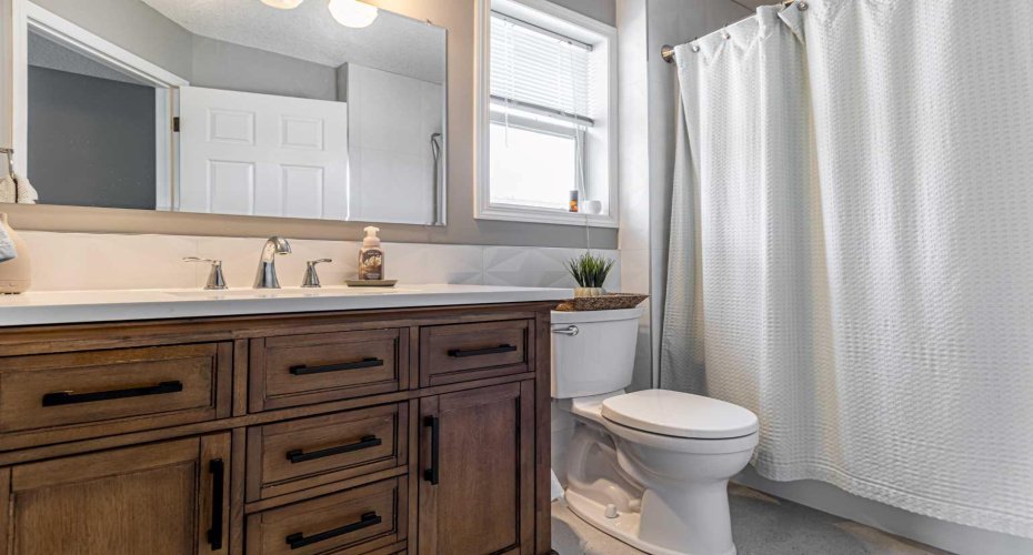 79 West Lakeview Passage, Chestermere, Alberta T1X 1E7, 3 Bedrooms Bedrooms, ,2 BathroomsBathrooms,Residential,For Sale,West Lakeview,A2314882