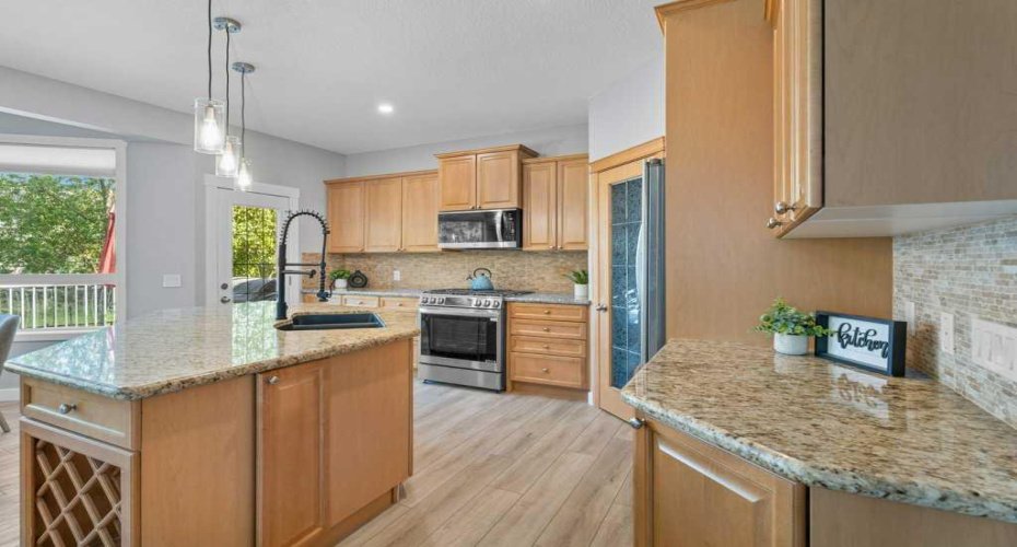 100 Drake Landing Common, Okotoks, Alberta T1S 2M7, 5 Bedrooms Bedrooms, ,4 BathroomsBathrooms,Residential,For Sale,Drake Landing,A2315585