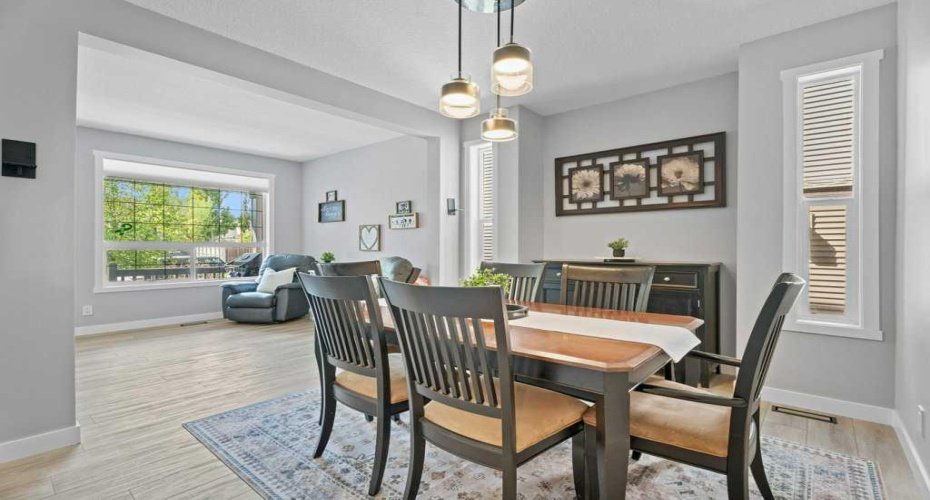100 Drake Landing Common, Okotoks, Alberta T1S 2M7, 5 Bedrooms Bedrooms, ,4 BathroomsBathrooms,Residential,For Sale,Drake Landing,A2315585