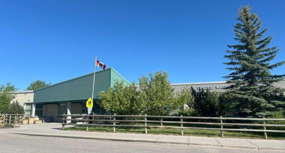 196 Hawkmere Way, Chestermere, Alberta T1X 0C9, 3 Bedrooms Bedrooms, ,3 BathroomsBathrooms,Residential,For Sale,Hawkmere,A2306632