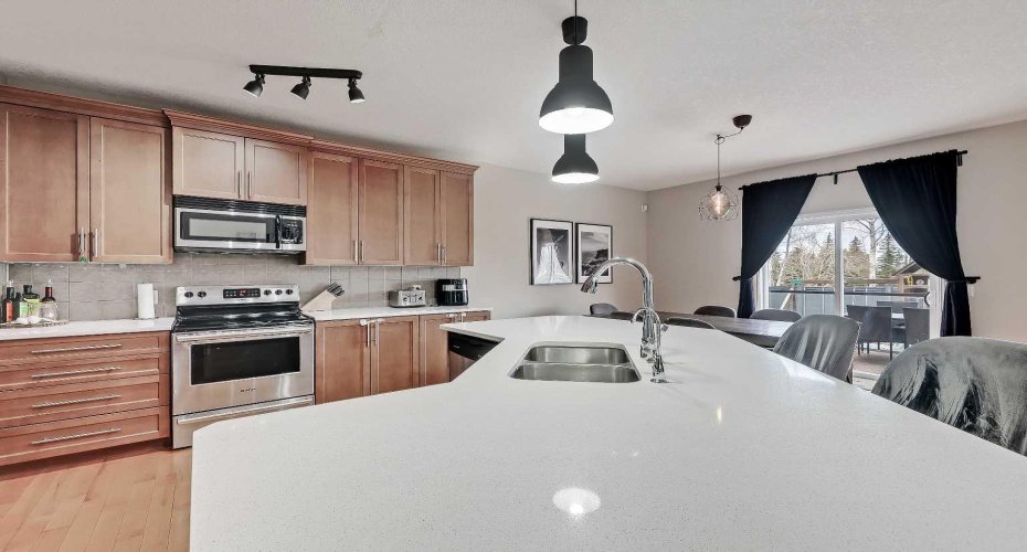 196 Hawkmere Way, Chestermere, Alberta T1X 0C9, 3 Bedrooms Bedrooms, ,3 BathroomsBathrooms,Residential,For Sale,Hawkmere,A2306632