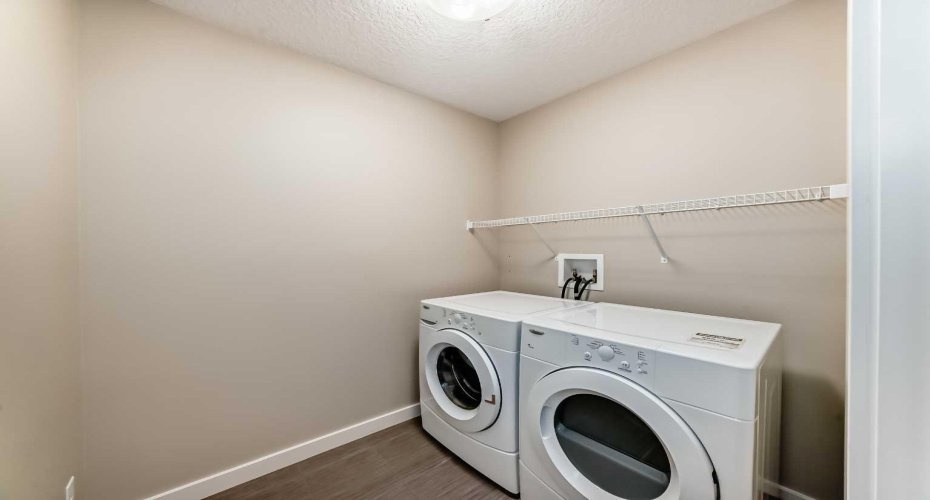 210 Stonemere Green, Chestermere, Alberta T1X 0S2, 3 Bedrooms Bedrooms, ,3 BathroomsBathrooms,Residential,For Sale,Stonemere,A2308839
