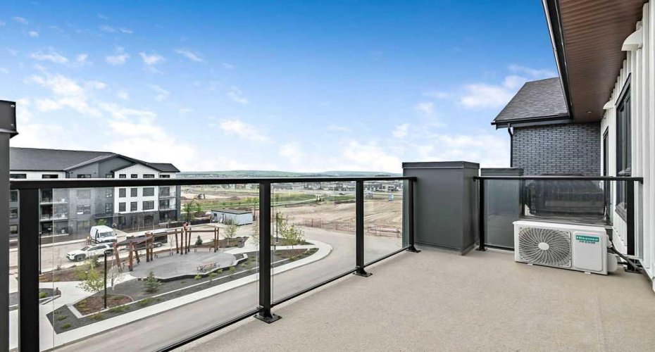 100 Banister Drive, Okotoks, Alberta T1S 5Y2, 2 Bedrooms Bedrooms, ,2 BathroomsBathrooms,Residential,For Sale,Banister,A2313986
