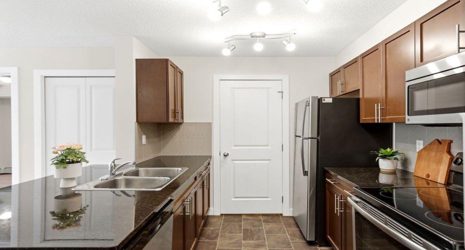 625 Glenbow Drive, Cochrane, Alberta T4C0S9, 3 Bedrooms Bedrooms, ,2 BathroomsBathrooms,Residential,For Sale,Glenbow,A2316468