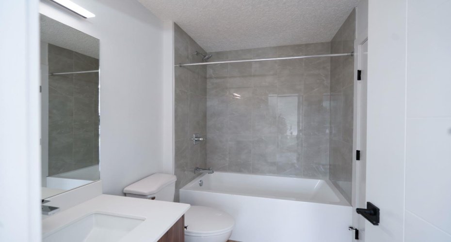 156 Park Street, Cochrane, Alberta T4C2B8, 2 Bedrooms Bedrooms, ,2 BathroomsBathrooms,Residential,For Sale,Park,A2316161
