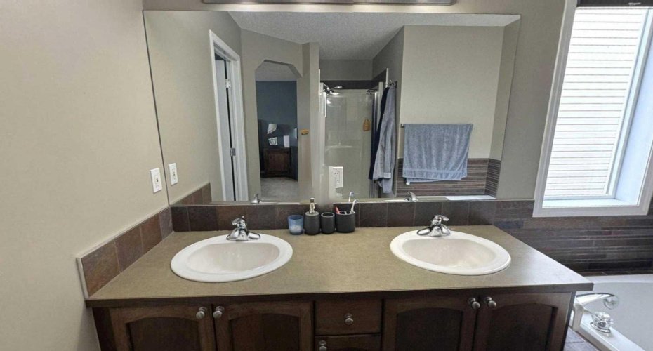 379 Cimarron Boulevard, Okotoks, Alberta T1S2L8, 4 Bedrooms Bedrooms, ,4 BathroomsBathrooms,Residential,For Sale,Cimarron,A2312540