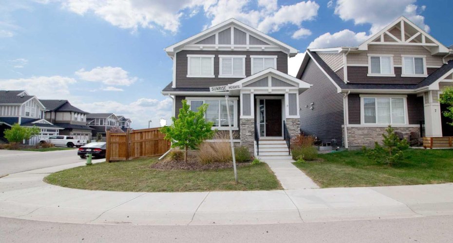3 Sunrise Heights, Cochrane, Alberta T4C 2R8, 4 Bedrooms Bedrooms, ,4 BathroomsBathrooms,Residential,For Sale,Sunrise,A2315957