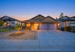 203 Hillcrest Boulevard, Strathmore, Alberta T1P 0A3, 7 Bedrooms Bedrooms, ,4 BathroomsBathrooms,Residential,For Sale,Hillcrest,A2316926