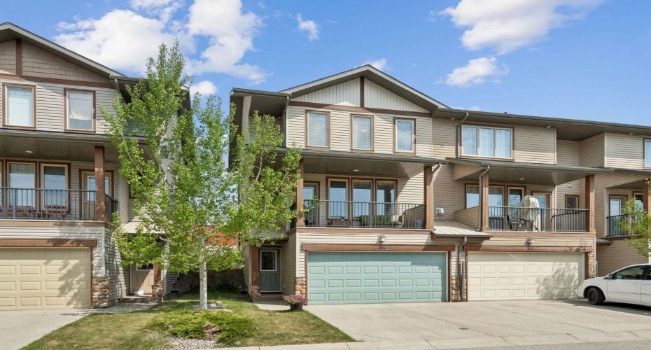Enjoy what living in Cochrane is all about, only moments from the bow river pathway system, parks, playgrounds, schools, shopping, restaurants, and local amenities.This location allows you the modern convinces of being a close commute to the city or the mountains,  while still offering that small town feel we all love.