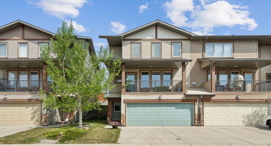 413 River Avenue, Cochrane, Alberta T4C 0N9, 3 Bedrooms Bedrooms, ,4 BathroomsBathrooms,Residential,For Sale,River,A2308405