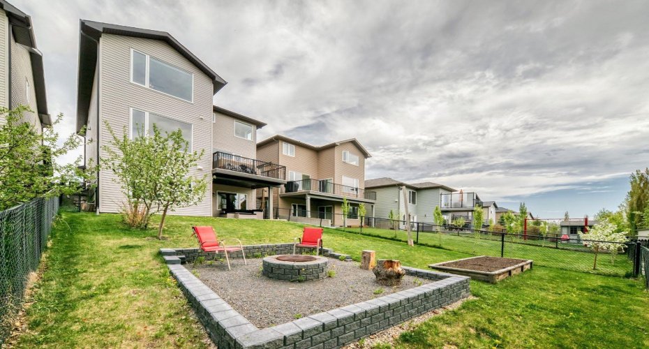 35 Sunset View, Cochrane, Alberta T4C0G3, 4 Bedrooms Bedrooms, ,4 BathroomsBathrooms,Residential,For Sale,Sunset,A2312533
