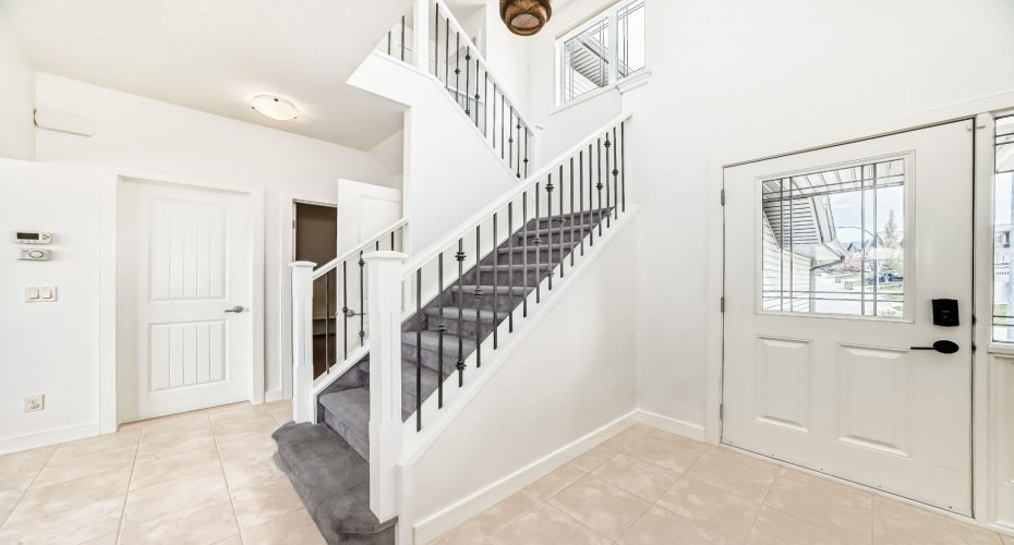 35 Sunset View, Cochrane, Alberta T4C0G3, 4 Bedrooms Bedrooms, ,4 BathroomsBathrooms,Residential,For Sale,Sunset,A2312533