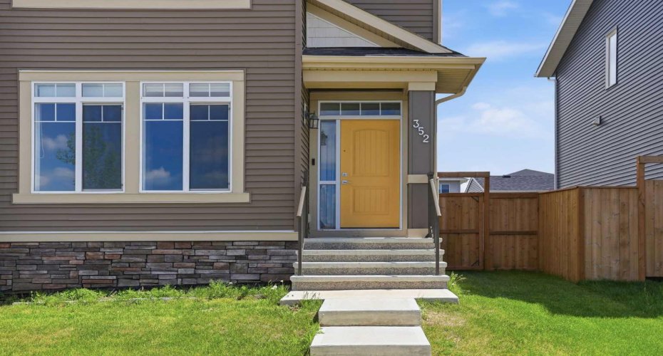 352 Dawson Drive, Chestermere, Alberta T1X 2R6, 3 Bedrooms Bedrooms, ,3 BathroomsBathrooms,Residential,For Sale,Dawson,A2317682