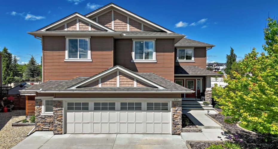 121 Drake Landing Manor, Okotoks, Alberta T1S 0E7, 4 Bedrooms Bedrooms, ,3 BathroomsBathrooms,Residential,For Sale,Drake Landing,A2317707