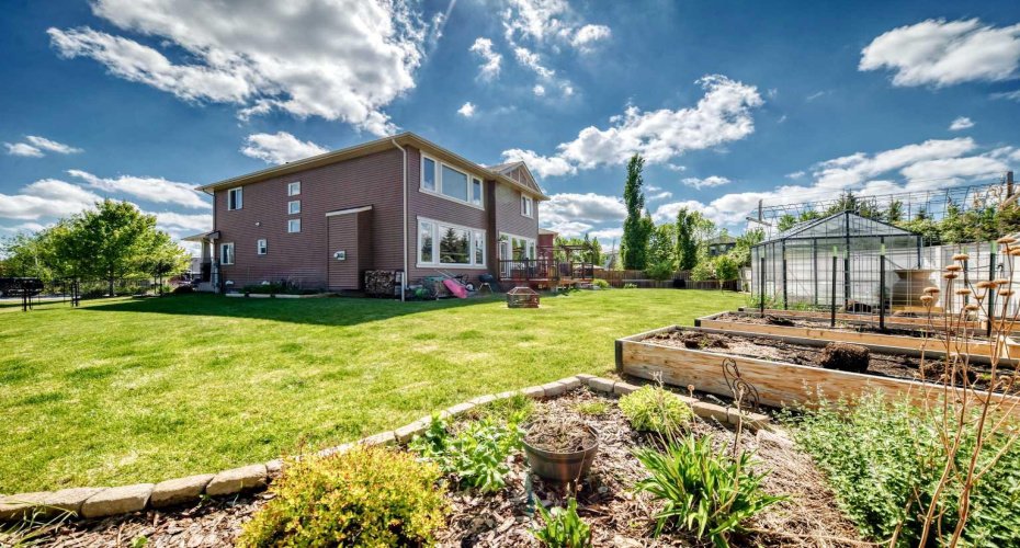 121 Drake Landing Manor, Okotoks, Alberta T1S 0E7, 4 Bedrooms Bedrooms, ,3 BathroomsBathrooms,Residential,For Sale,Drake Landing,A2317707