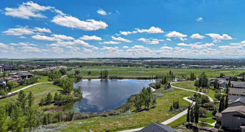 121 Drake Landing Manor, Okotoks, Alberta T1S 0E7, 4 Bedrooms Bedrooms, ,3 BathroomsBathrooms,Residential,For Sale,Drake Landing,A2317707