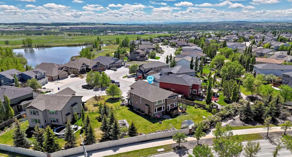 121 Drake Landing Manor, Okotoks, Alberta T1S 0E7, 4 Bedrooms Bedrooms, ,3 BathroomsBathrooms,Residential,For Sale,Drake Landing,A2317707