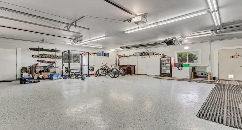 12029 Range Road 74, Rural Cypress County, Alberta T0K1Z0, 5 Bedrooms Bedrooms, ,3 BathroomsBathrooms,Residential,For Sale,Range Road 74,A2318119