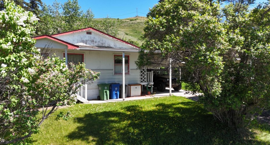 332 Third Street, Cochrane, Alberta T4C1Z6, 3 Bedrooms Bedrooms, ,2 BathroomsBathrooms,Residential,For Sale,Third,A2318121