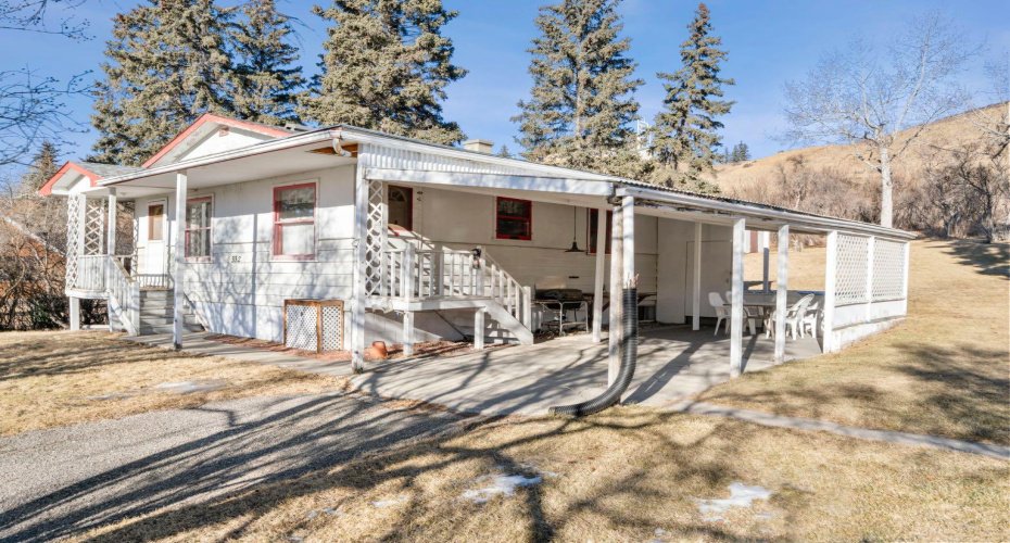 332 Third Street, Cochrane, Alberta T4C1Z6, 3 Bedrooms Bedrooms, ,2 BathroomsBathrooms,Residential,For Sale,Third,A2318121