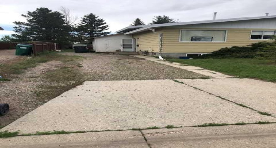 62 Carleton Road, Lethbridge, Alberta T1K 3X5, ,Rental,Carleton,A2318124