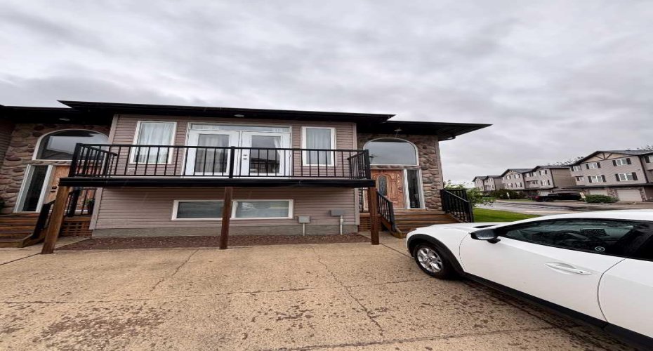 762 Heritage Boulevard, Lethbridge, Alberta T1K0W1, ,Rental,Heritage,A2318132