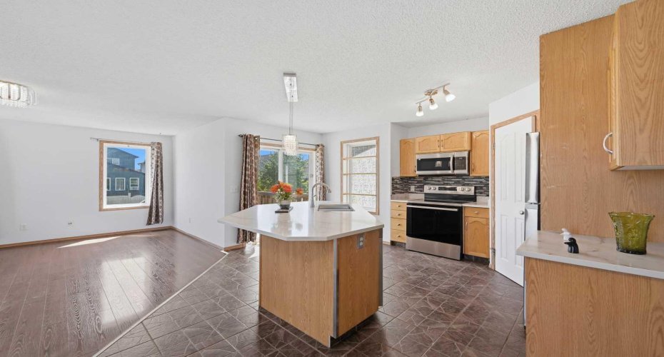 11 Covecreek Close, Calgary, Alberta T3K 0J5, 3 Bedrooms Bedrooms, ,2 BathroomsBathrooms,Residential,For Sale,Covecreek,A2317659