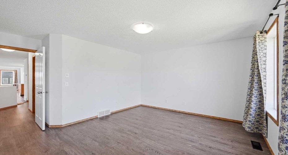 11 Covecreek Close, Calgary, Alberta T3K 0J5, 3 Bedrooms Bedrooms, ,2 BathroomsBathrooms,Residential,For Sale,Covecreek,A2317659