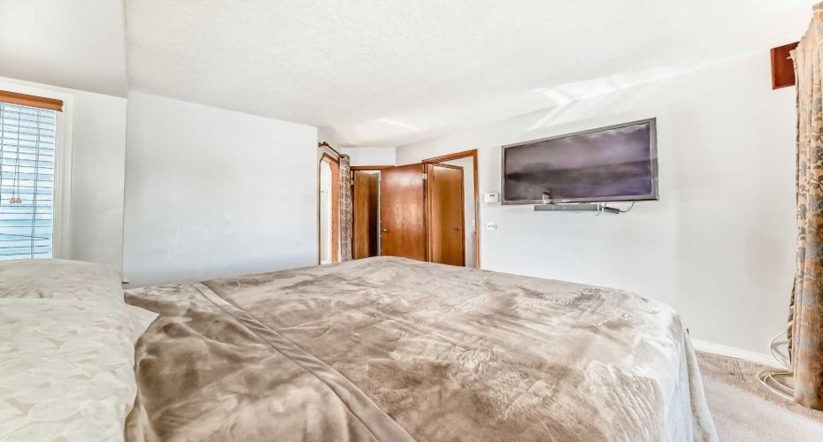 207 Eldorado Close, Calgary, Alberta T1Y6T5, 5 Bedrooms Bedrooms, ,4 BathroomsBathrooms,Residential,For Sale,Eldorado,A2308338