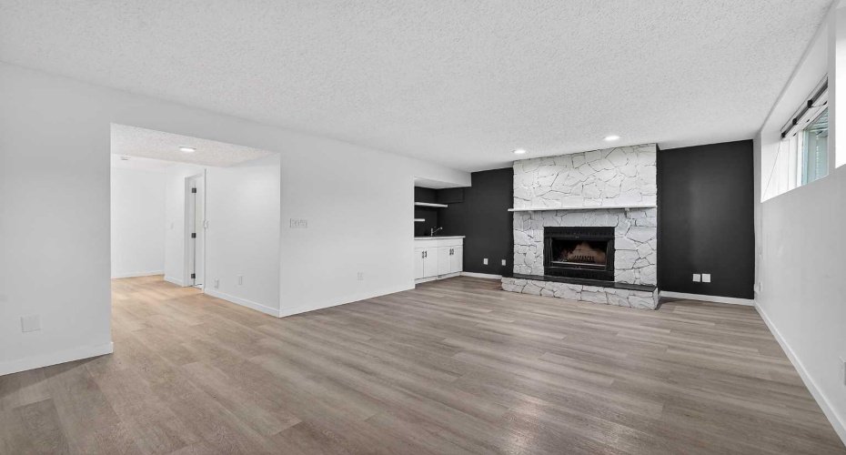 Bonus room easily converted into a 5th bedroom