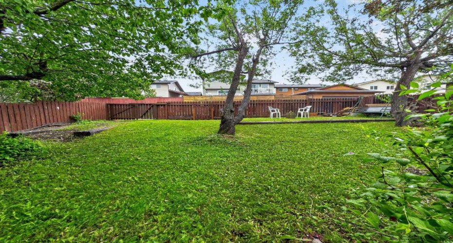 1091 Berkley Drive, Calgary, Alberta T3K 1S6, 3 Bedrooms Bedrooms, ,3 BathroomsBathrooms,Residential,For Sale,Berkley,A2314611