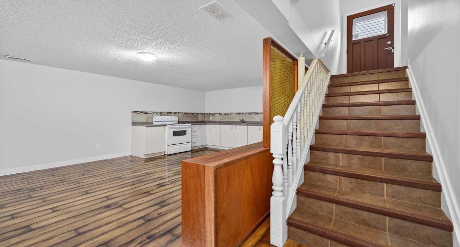 1203 34 Street, Calgary, Alberta T2A 0Z7, 5 Bedrooms Bedrooms, ,2 BathroomsBathrooms,Residential,For Sale,34,A2314613