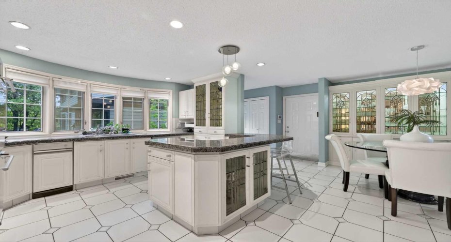 6720 Leaside Drive, Calgary, Alberta T3E 6H5, 4 Bedrooms Bedrooms, ,3 BathroomsBathrooms,Residential,For Sale,Leaside,A2316349