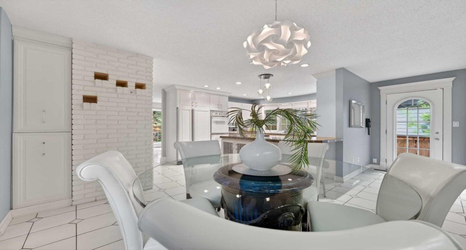 6720 Leaside Drive, Calgary, Alberta T3E 6H5, 4 Bedrooms Bedrooms, ,3 BathroomsBathrooms,Residential,For Sale,Leaside,A2316349