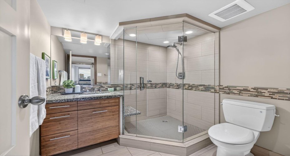 2nd Bathoom - no compromising on shower space here