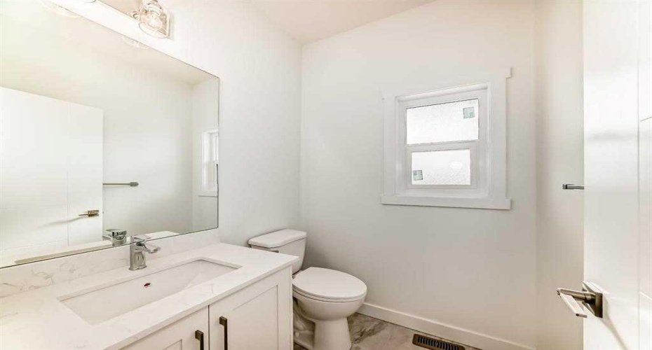 145 chelsea Mews, Chestermere, Alberta T1X3H2, 3 Bedrooms Bedrooms, ,3 BathroomsBathrooms,Residential,For Sale,chelsea,A2297404